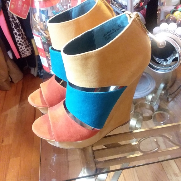 Multicolored Wedges - Picture 2 of 6